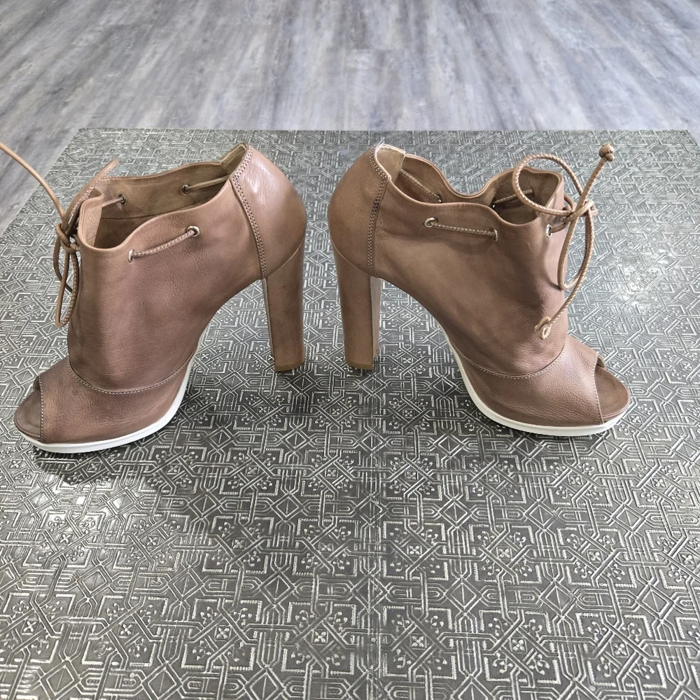 🐢 Fendi Peep Toe Heels 4.5" Soft Leather! Size 38EUR 7.5-8 US - Picture 3 of 17